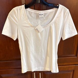 NWT White Wolford XS tee. Short sleeved